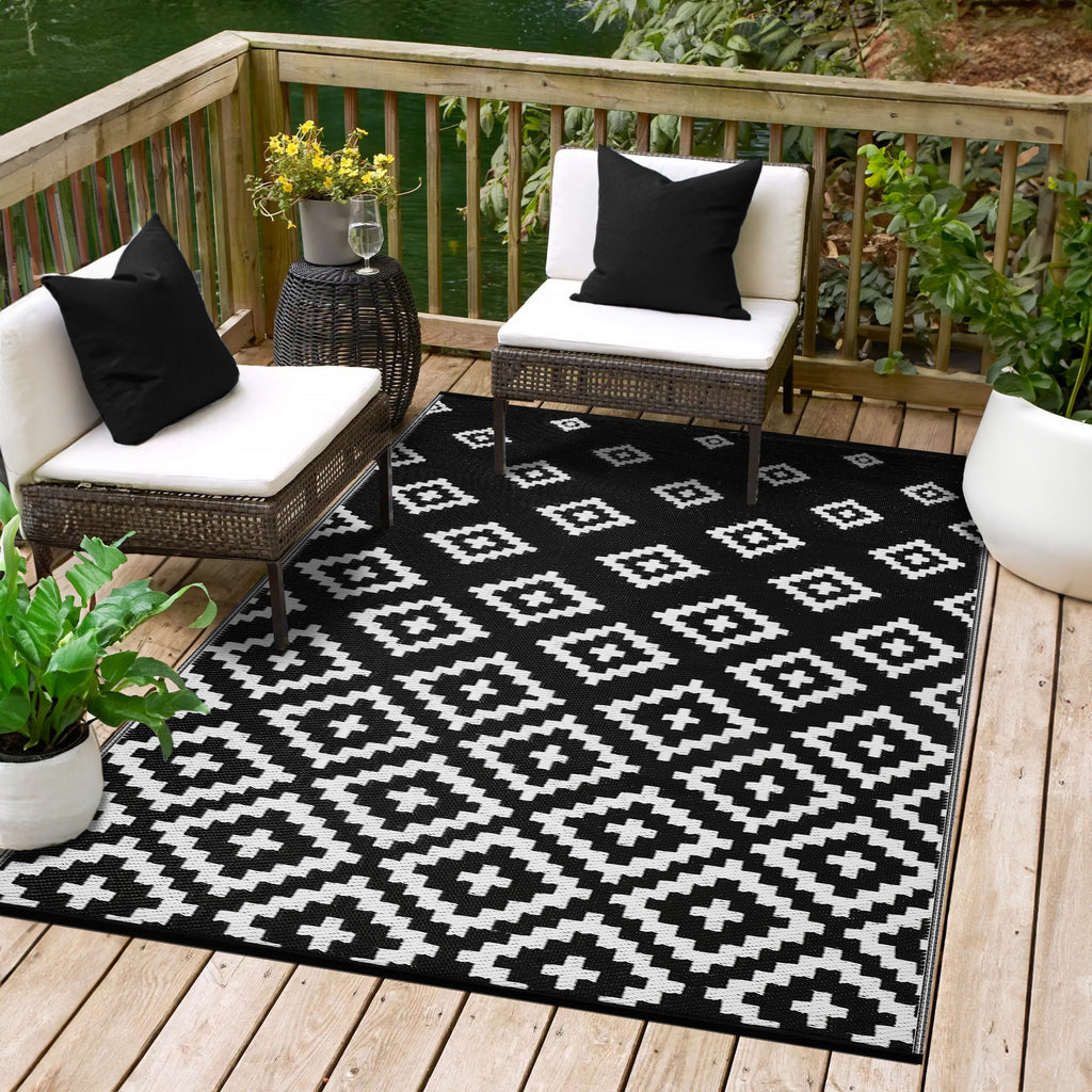 Should You Put an Outdoor Rug on Your Wooden Deck?