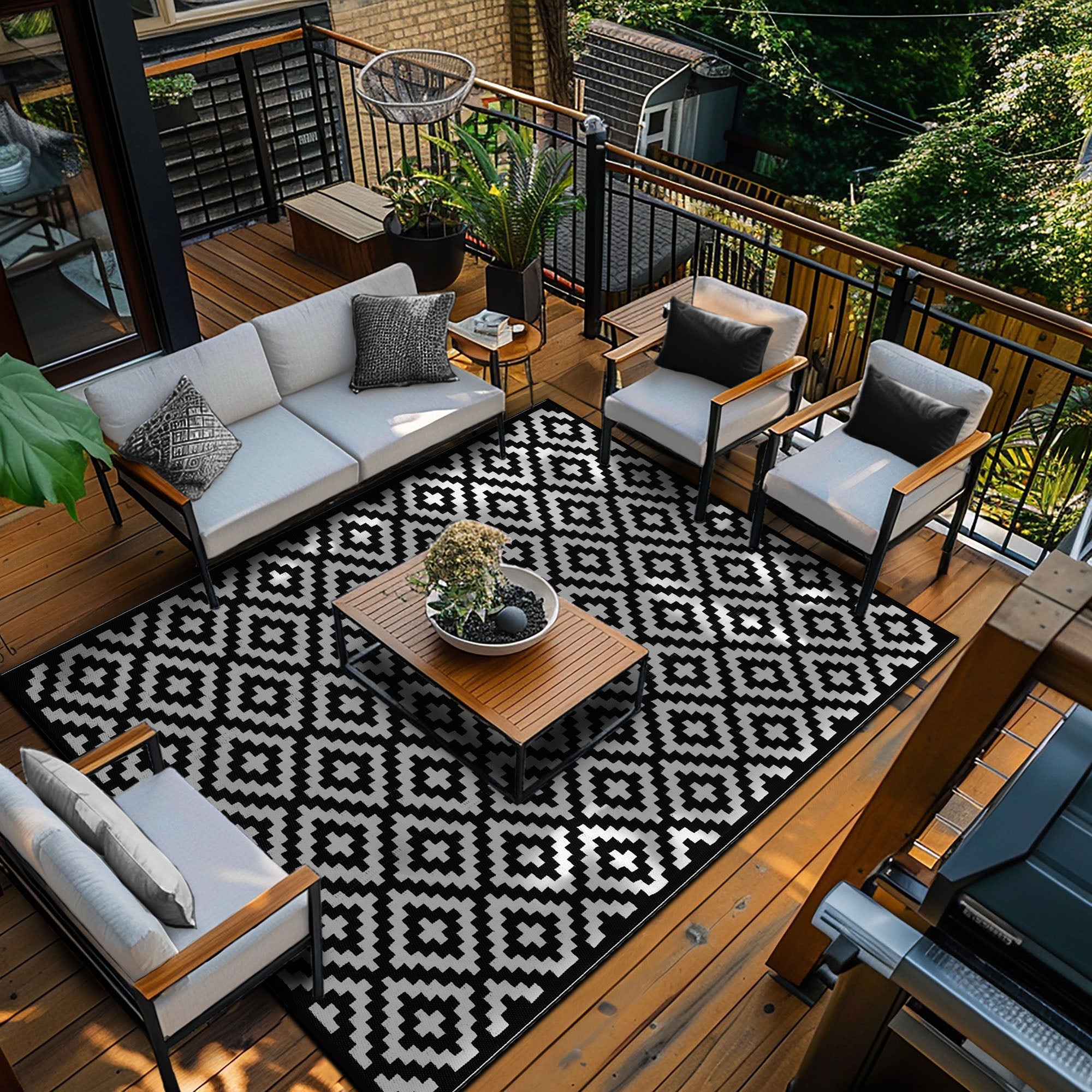 Green Decore Nirvana Black White Outdoor Rug