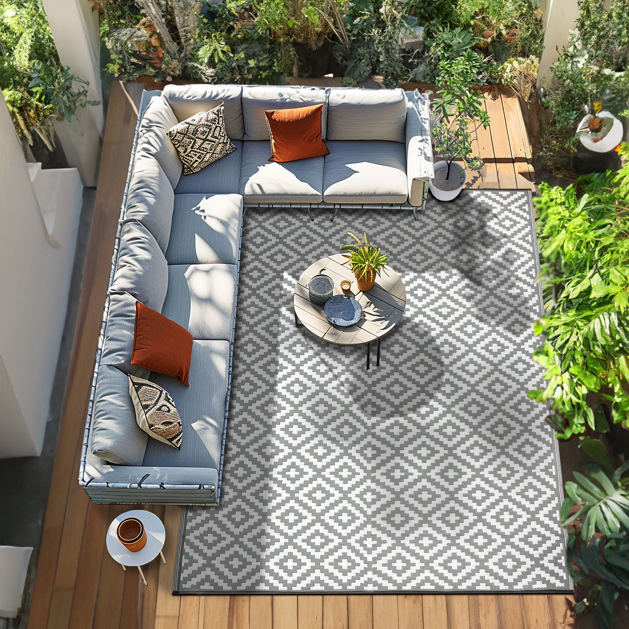 Green Decore Nirvana Outdoor Plastic Rug (Grey/White)