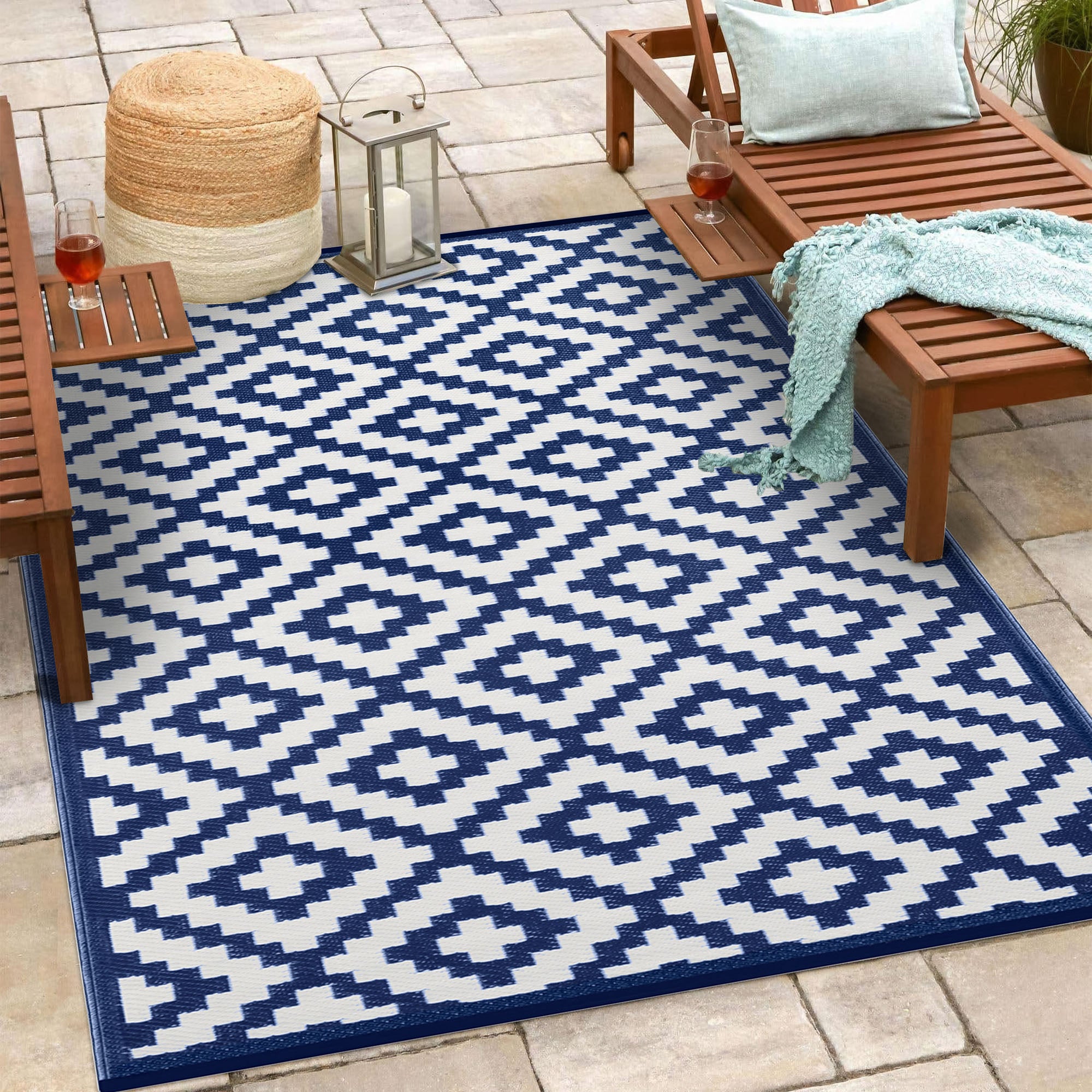 Nirvana Outdoor Recycled Plastic Rug (Navy Blue/White)