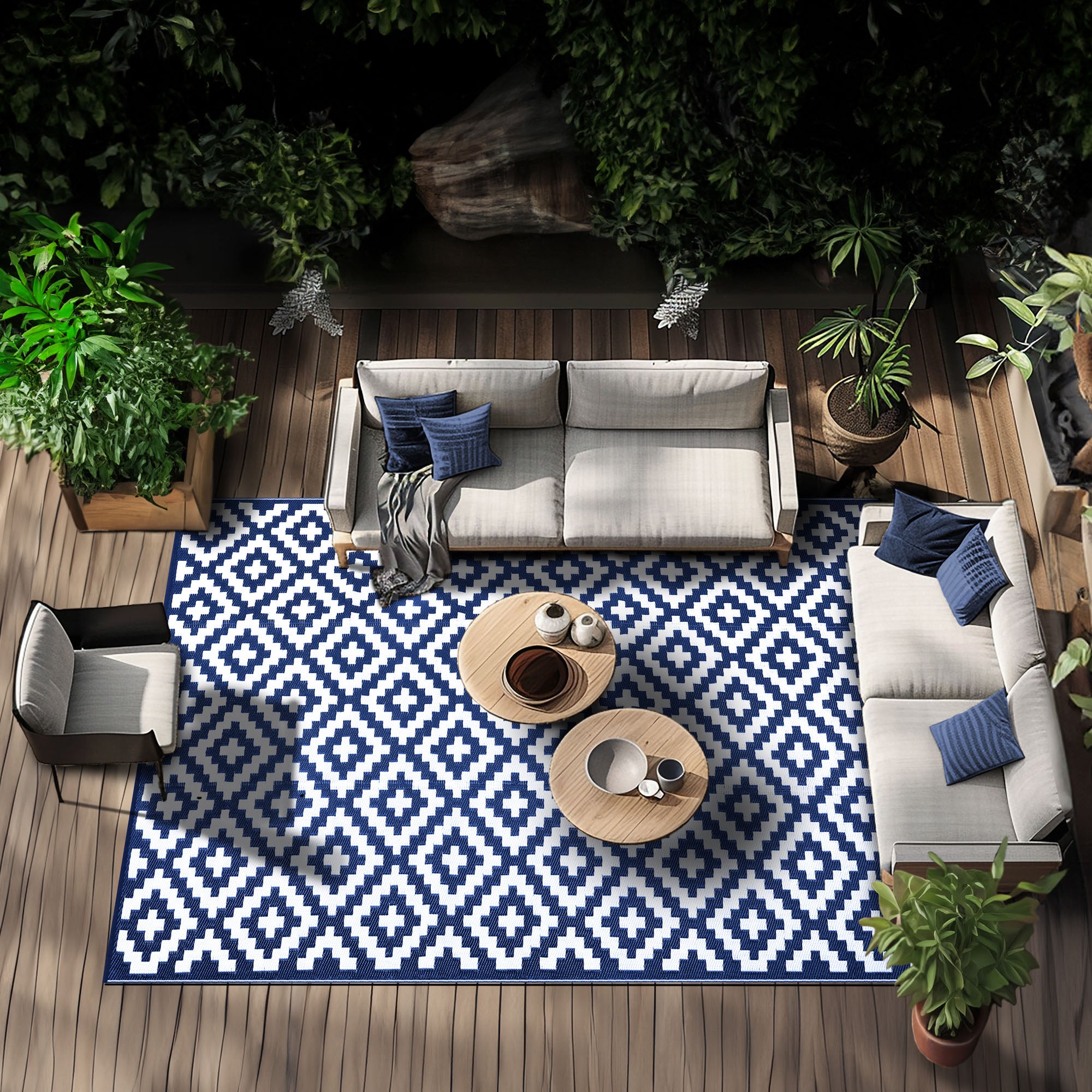 Nirvana Outdoor Recycled Plastic Rug (Navy Blue/White)