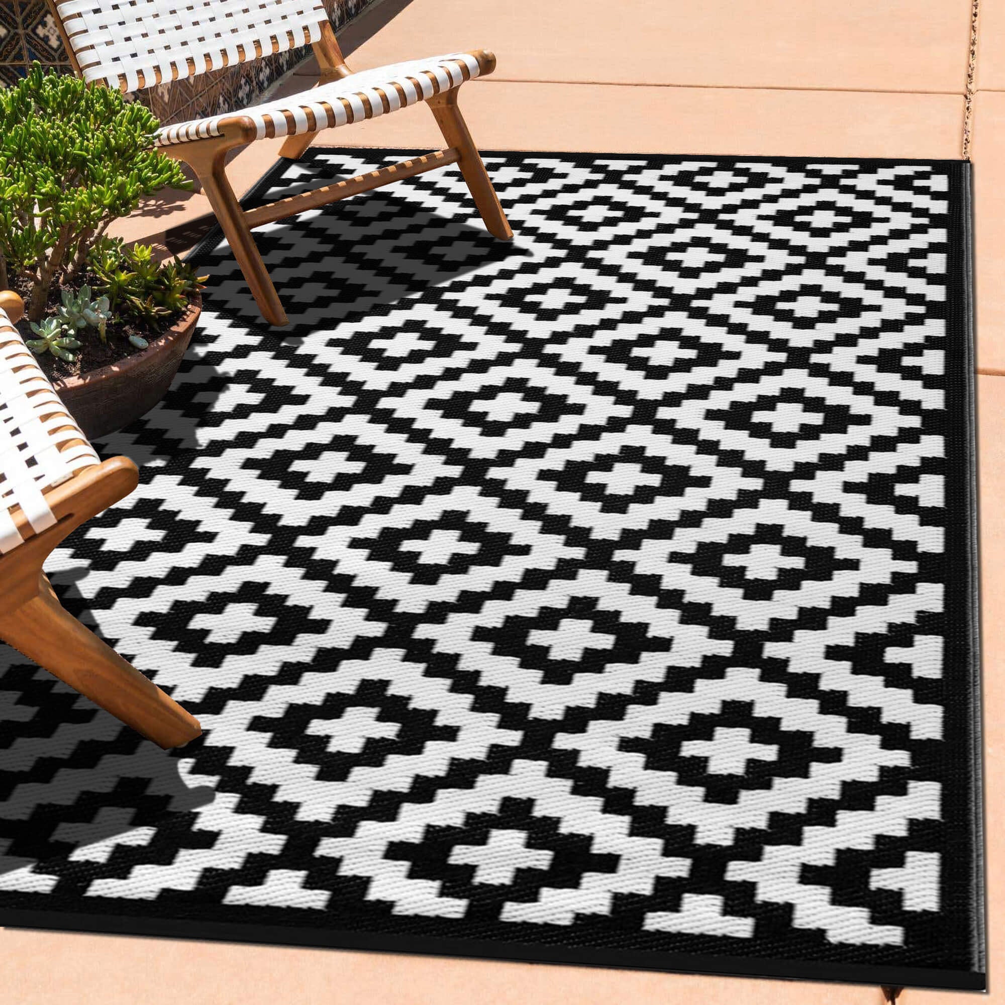 Green Decore Nirvana Black White Outdoor Rug