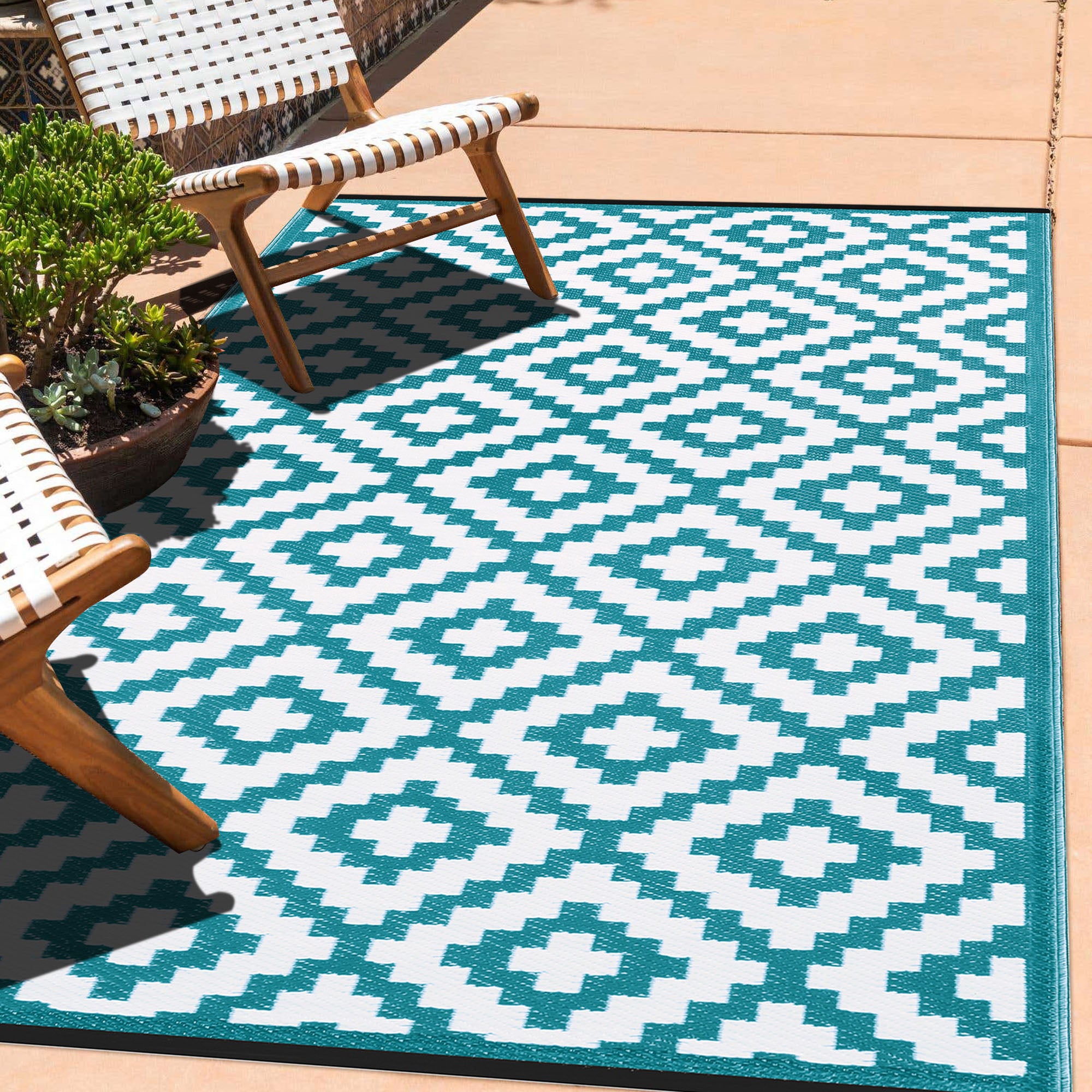 Nirvana Outdoor Recycled Plastic Rug (Teal Blue/White)