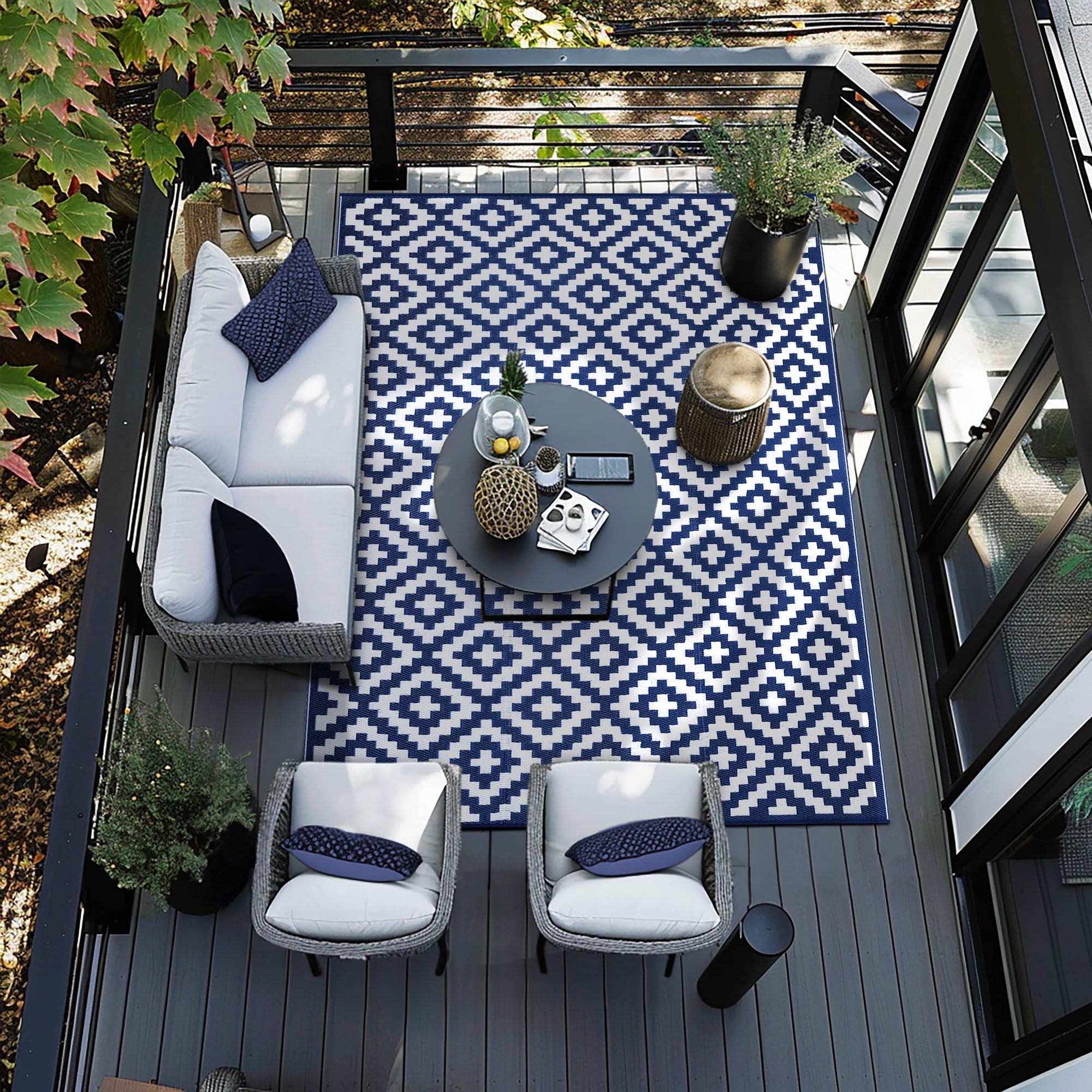 Nirvana Outdoor Recycled Plastic Rug (Navy Blue/White)