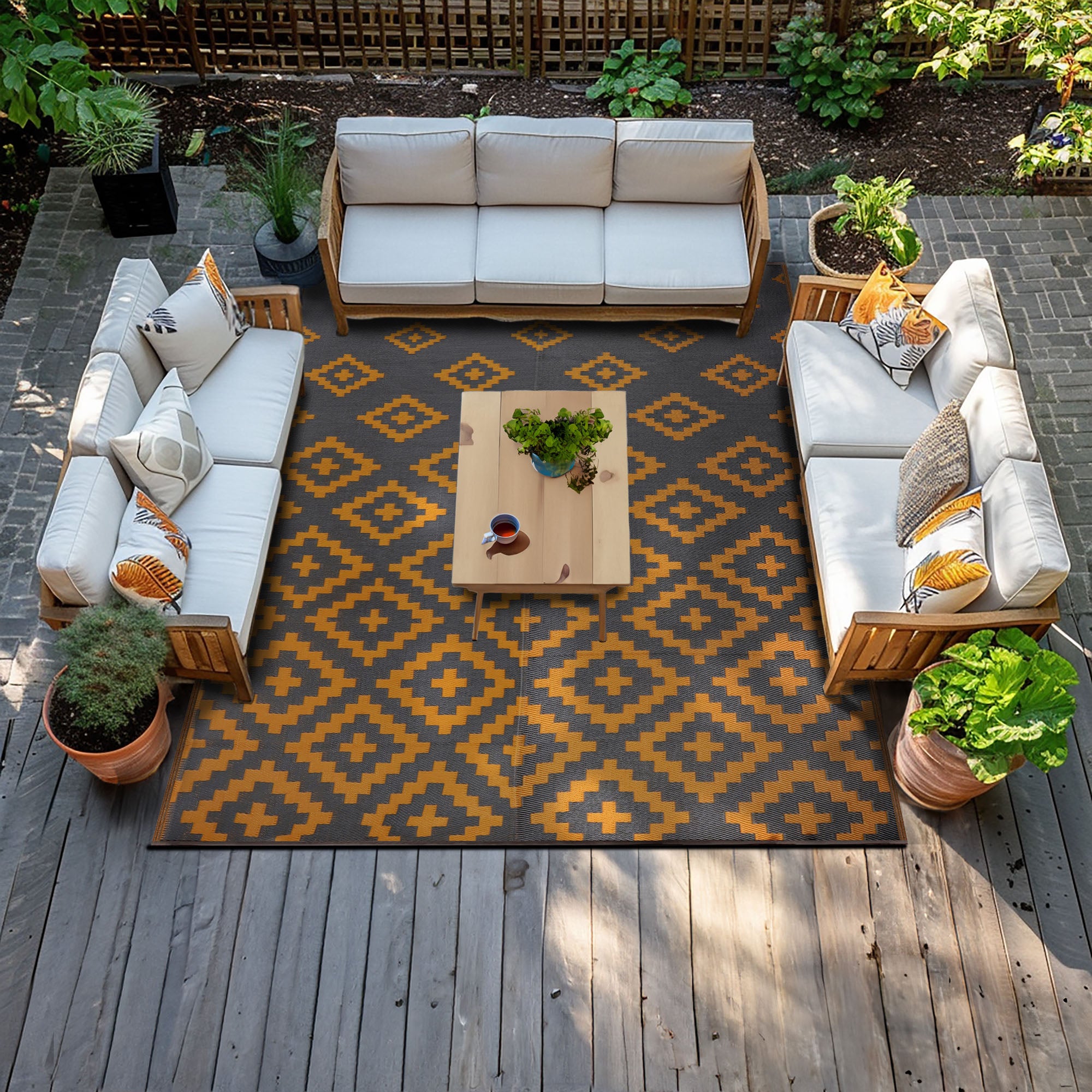 Bettina Outdoor Recycled Plastic Rug (Charcoal Grey /  Yellow Ochre)