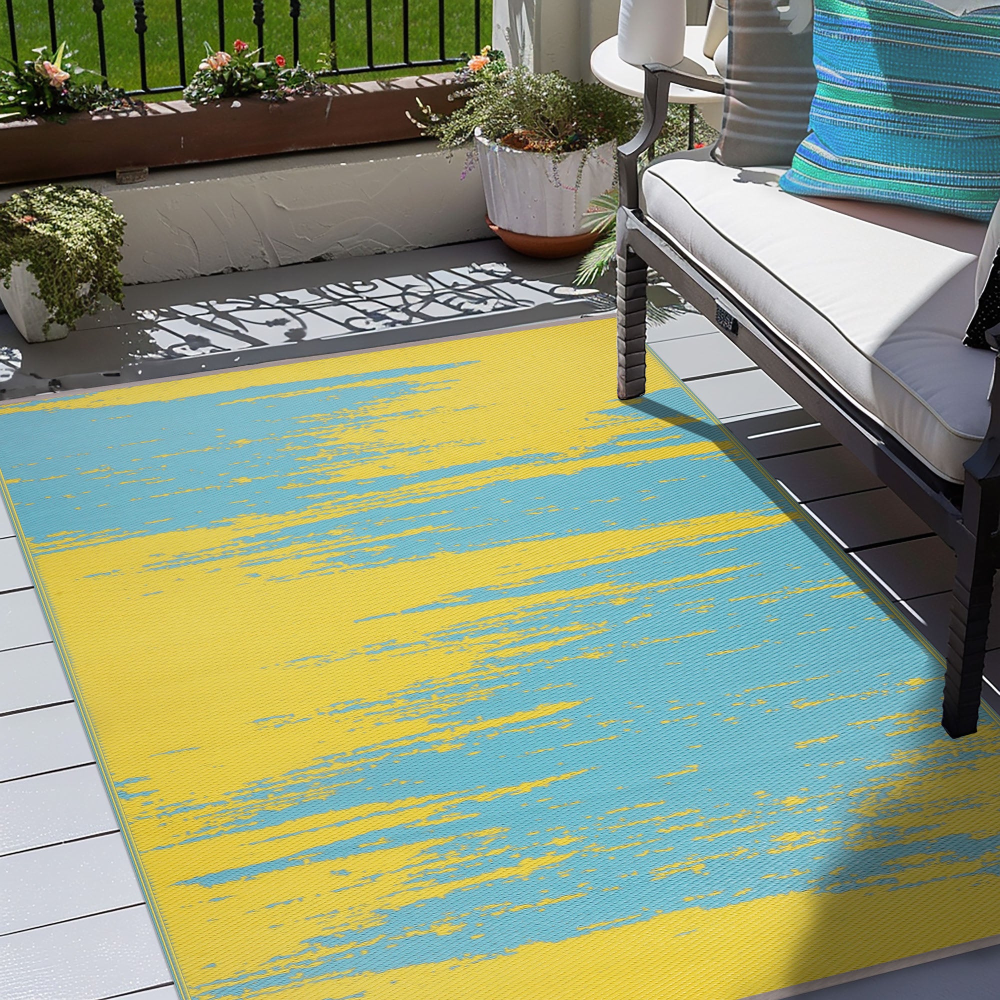 Liza Outdoor Recycled Plastic Rug (Aqua Blue & Yellow)