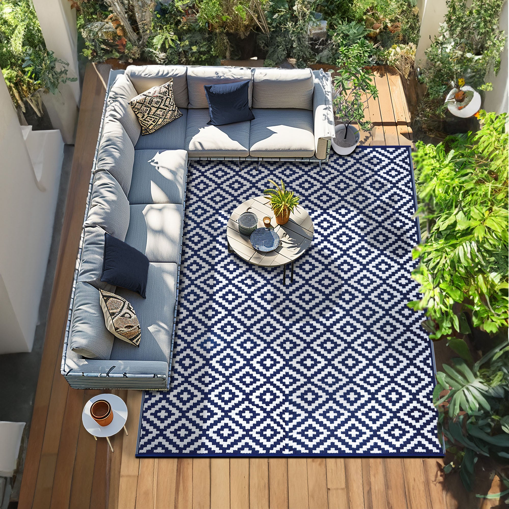 Nirvana Outdoor Recycled Plastic Rug (Navy Blue/White)