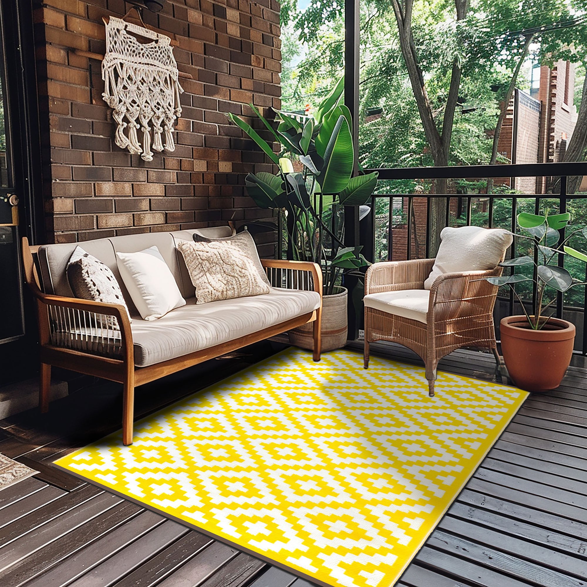 Nirvana Outdoor Recycled Plastic Rug (Yellow/White)