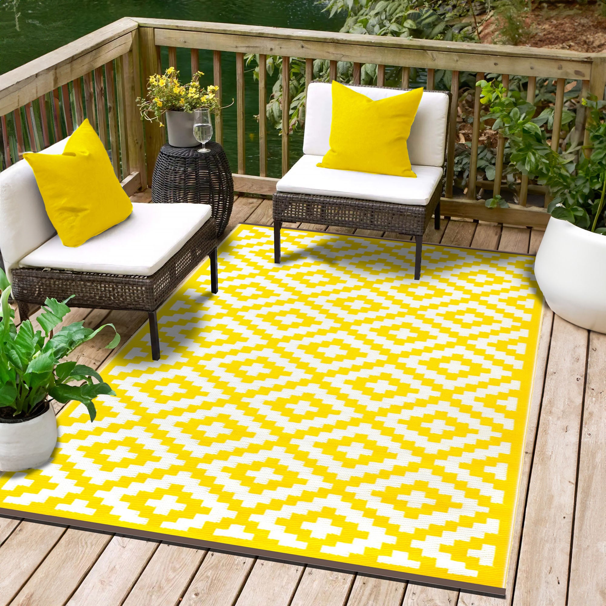 Nirvana Outdoor Recycled Plastic Rug (Yellow/White)