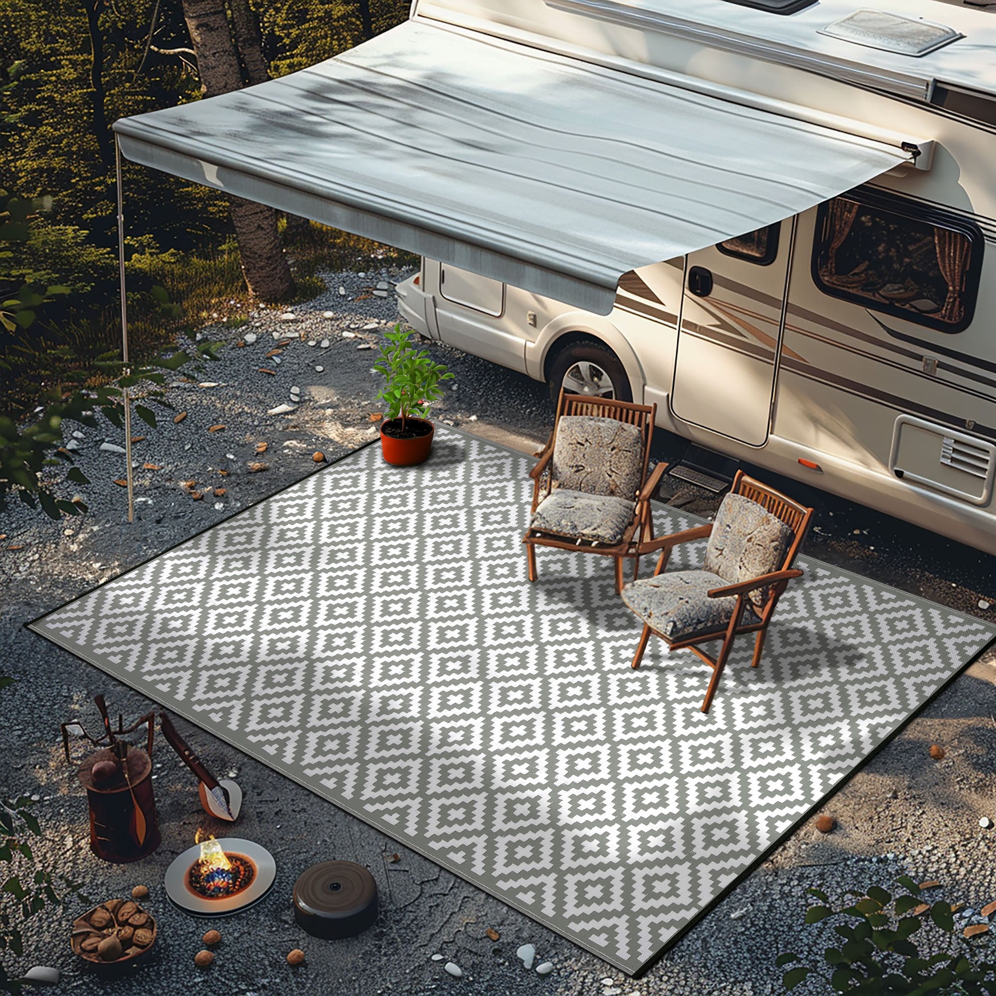 Outdoor Recycled Plastic Rug for Camping (Grey / White)