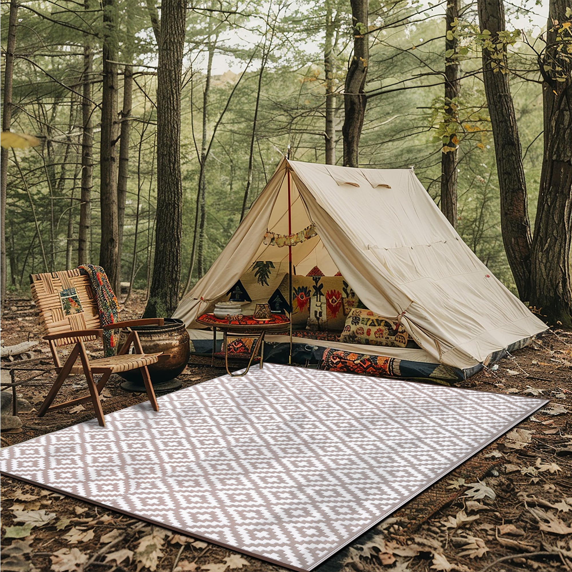 Outdoor Recycled Plastic Rug for Camping (Taupe / White)